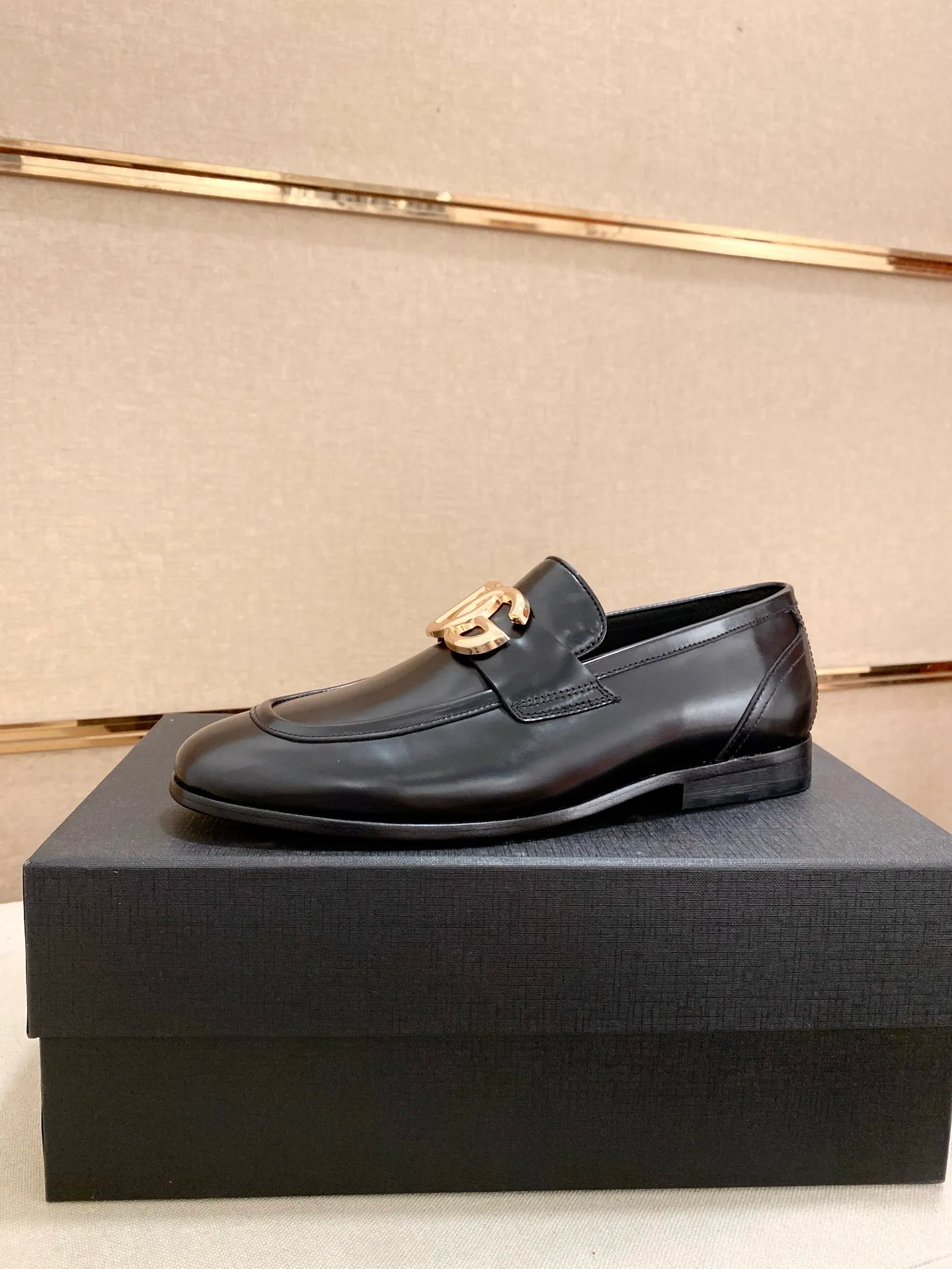 Men's clothing and shoes💰 700💰🌲DG top-notch🔍🔍men’s new leather shoes🚹sold at the same time at counters⚠The uppers are imported cowhide from Italy, the entire imported cowhide lining, imported accessories💪💪, completely 1⃣️ to 1⃣️ replica 🇮🇹💪💪, ⚠Sole: The original sole is specially provided by the original factory, the exclusive movable molded sole is super comfortable, ⚠The original factory follows the order, 🔍🔍high quality, you can enter and leave the counter at will, welcome to compare ⚠Size: 38-45